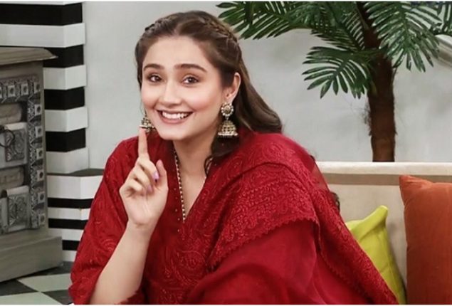 Watch: Durefishan Saleem’s Favorite Products for a Radiant Look!