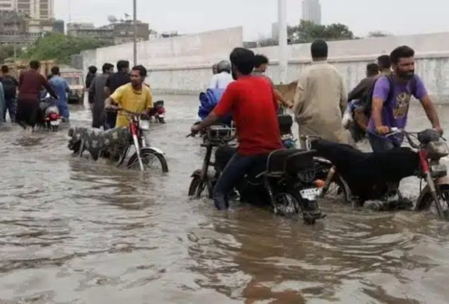 Heavy Rains Cause Chaos in Karachi, Leaving Thousands Stuck on Roads