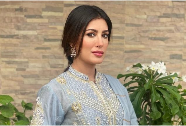 Mehwish Hayat Sets Hearts Aflutter in New Monochrome Pictures!