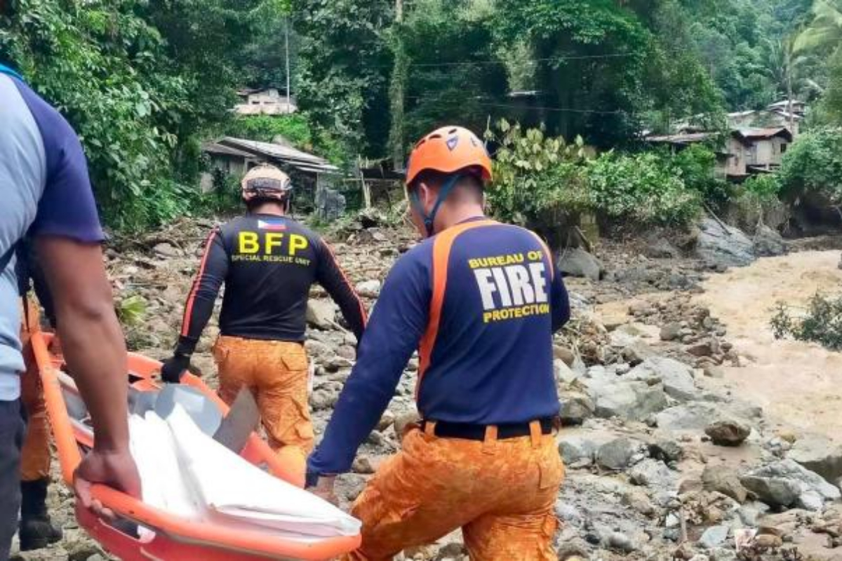 Landslide in Southern Philippines: Two Buses Buried, 11 people Injured