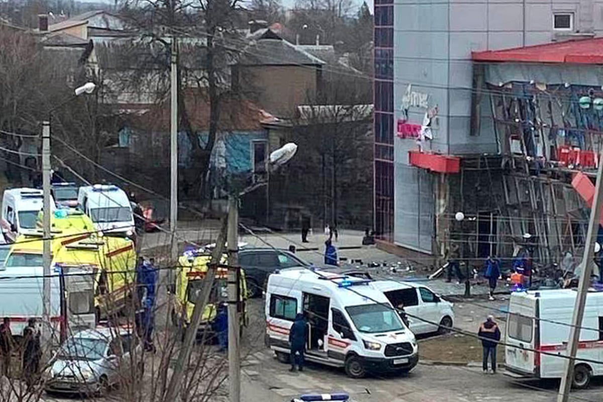 Russia Belgorod shopping center hit by air attack near the border