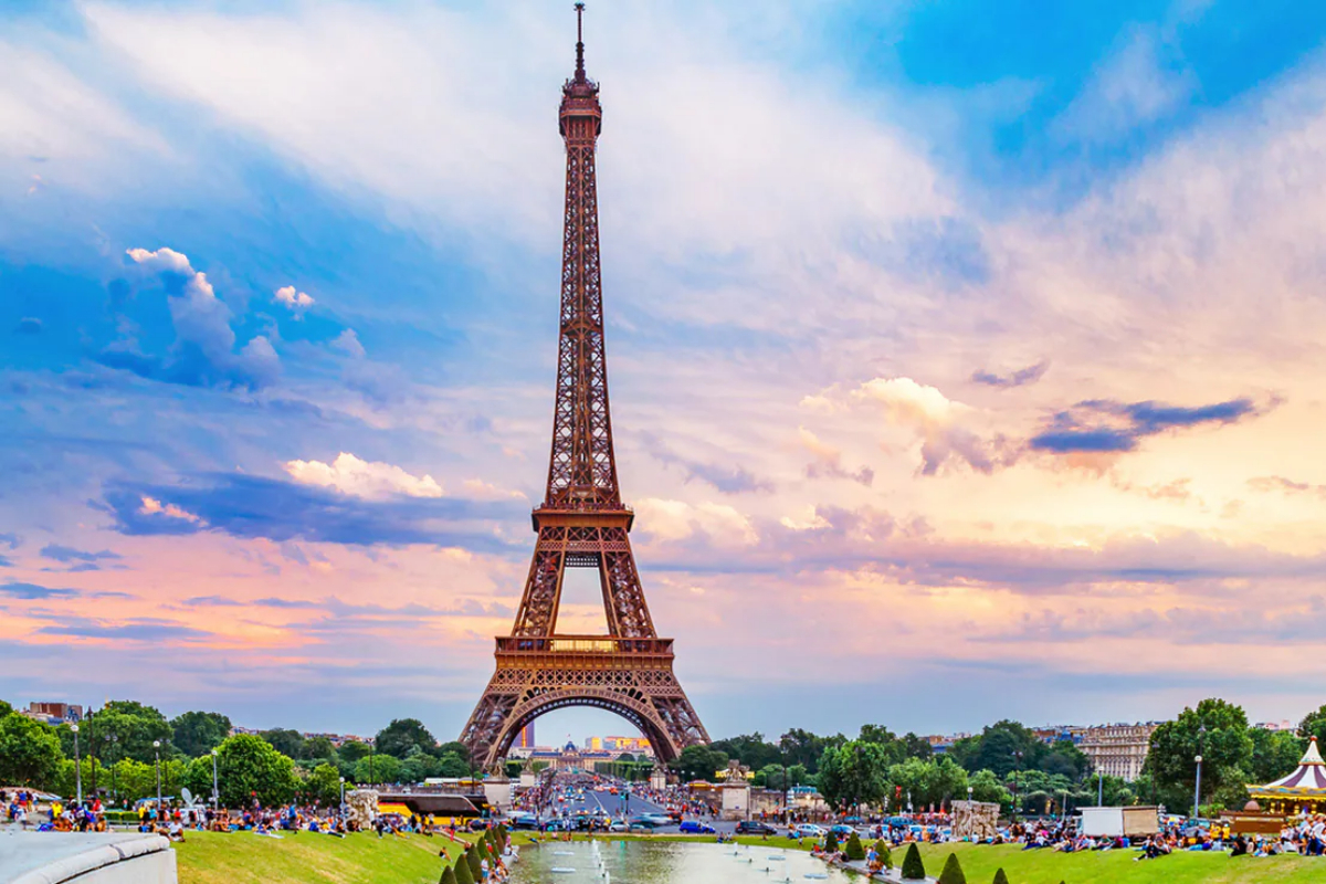 Eiffel tower in Paris ready to welcome visitors again after six-day strike