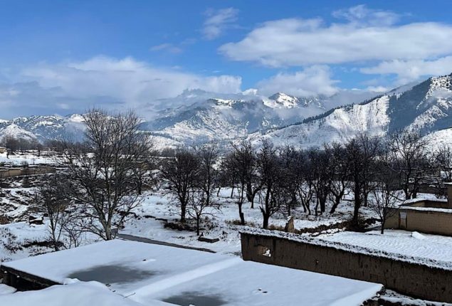 Heavy Snowfall Causes Chaos in Pakistan's Northern Areas