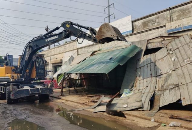 Multiple illegal buildings demolished in Lahore