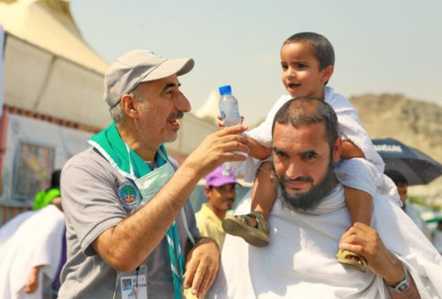 Saudi Arabia releases rules for parents performing Umrah with children