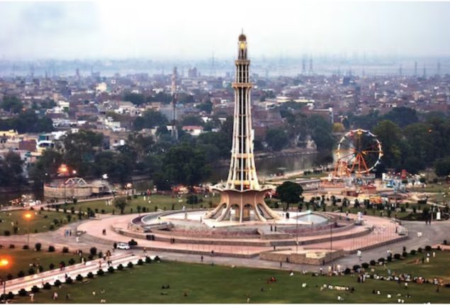 Enjoy sunny, pleasant weather in Lahore today