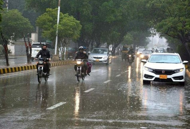 Parts of Karachi experience light to heavy rain 