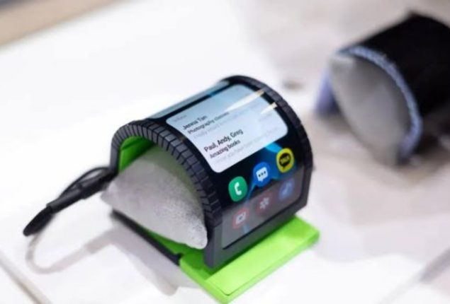 Samsung Unveils Smartphone with Bendable Display for Wrist Use as Smartwatch
