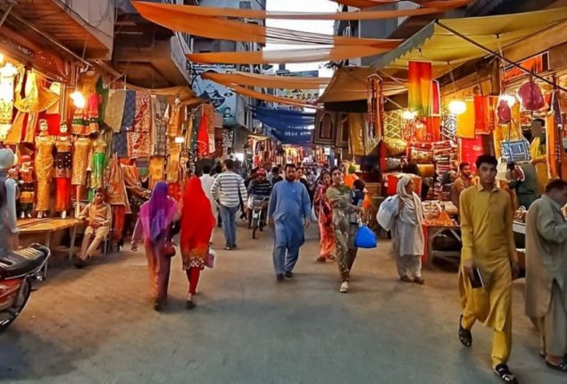 LHC allows markets to remain open till midnight until Eid