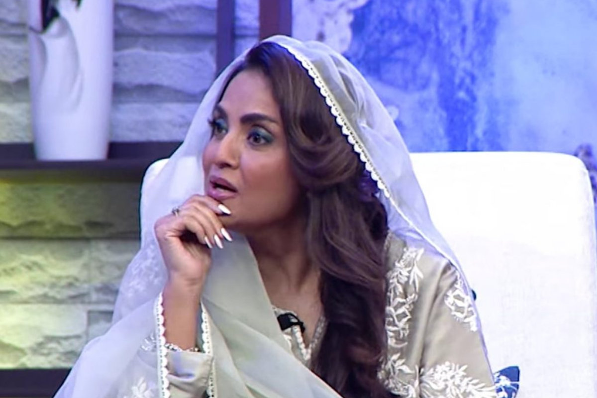 Netizens show frustration over Nadia Khan's hosting style
