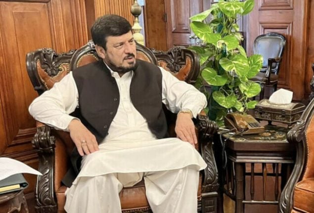 KP Governor assures support to transgenders in resolution of problems