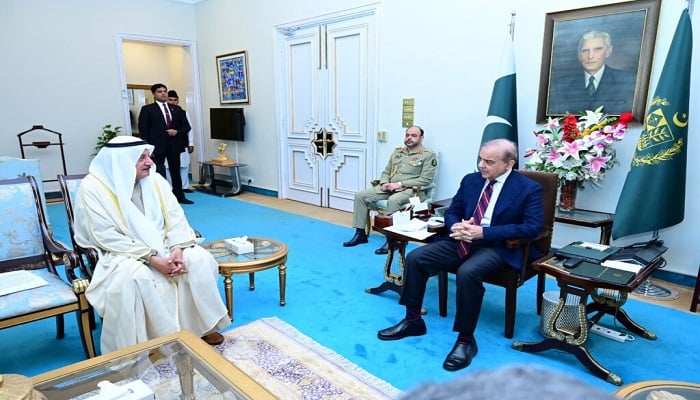 PM Shehbaz for efforts to implement Pak-Kuwait $10bn pacts