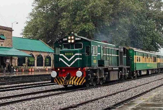 Pakistan Railways considers fare reductions for Eid special trains