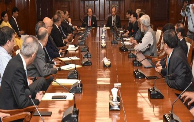 Finance Minister holds meeting with SBP Governor