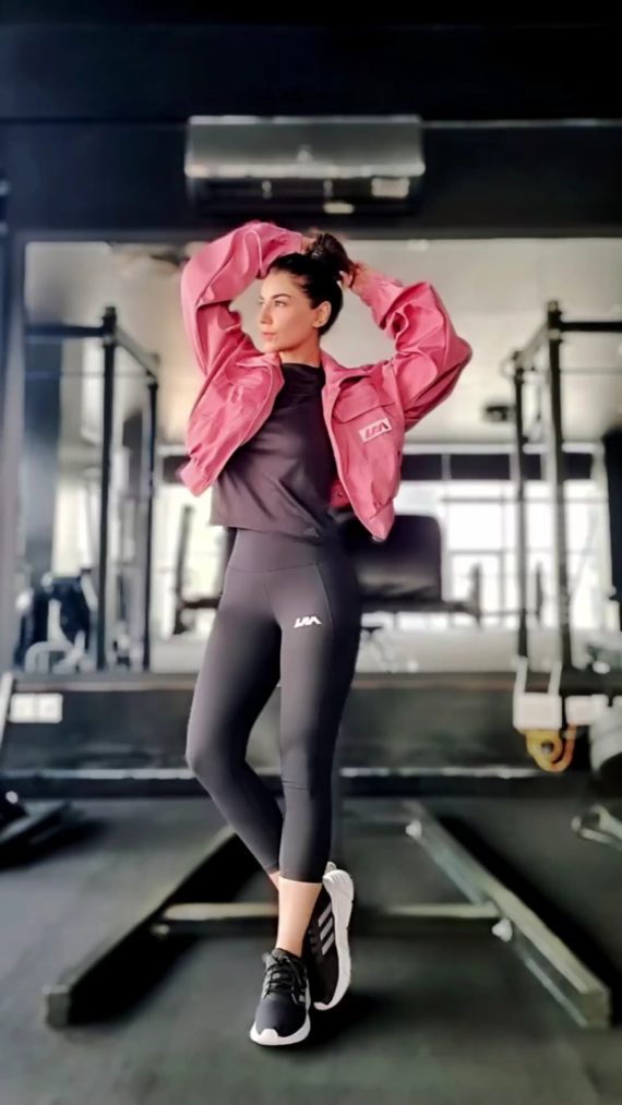 Navin Waqar reveals her intense workout routine