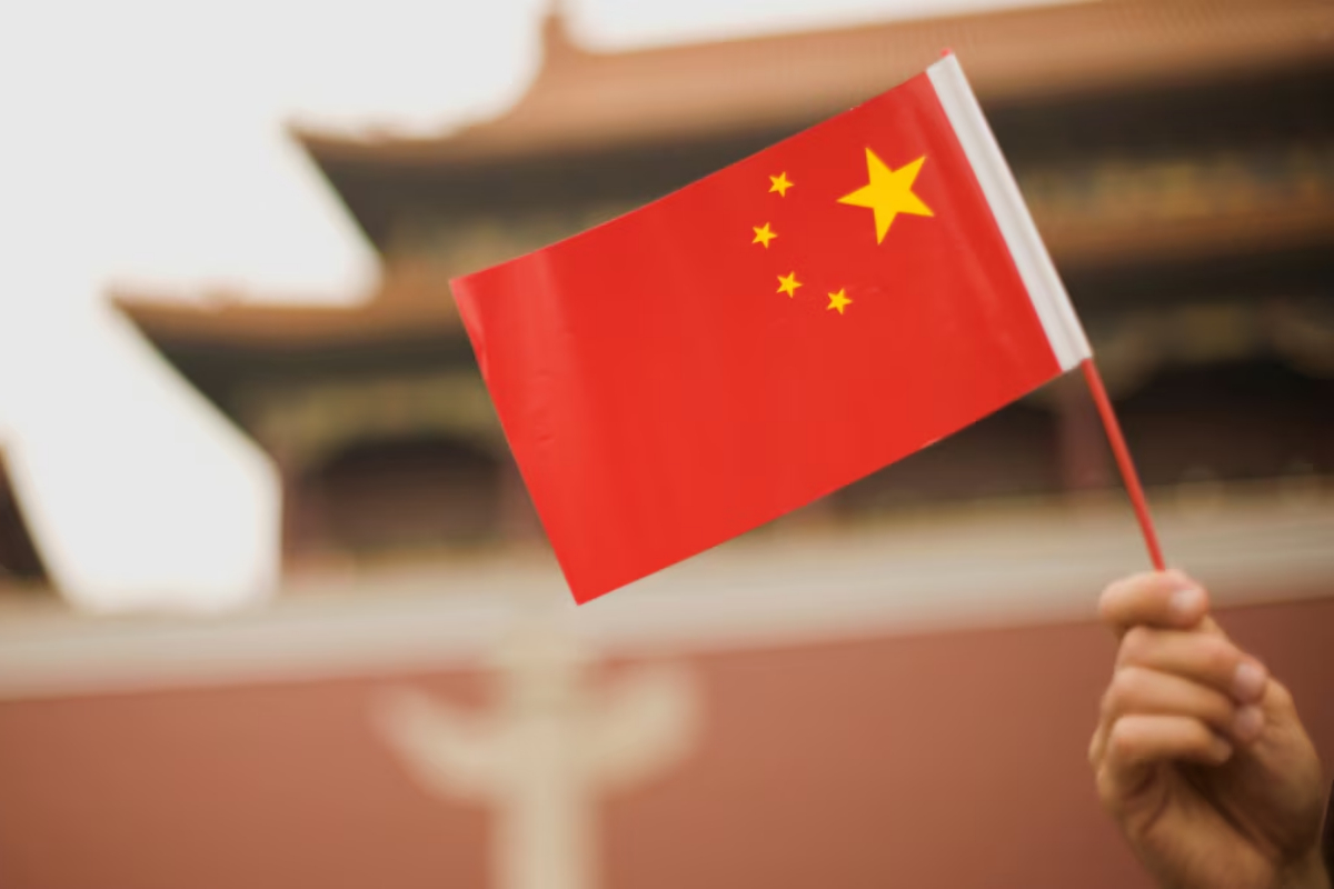 China's economy outpaces expectations in first Quarter
