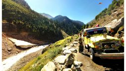 Rockfall on Neelum Valley Highway Traps Travelers!