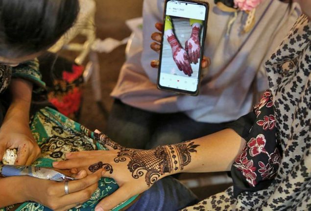 Eid Mehndi Designs 2024: Classic Simplicity for the Festive Season
