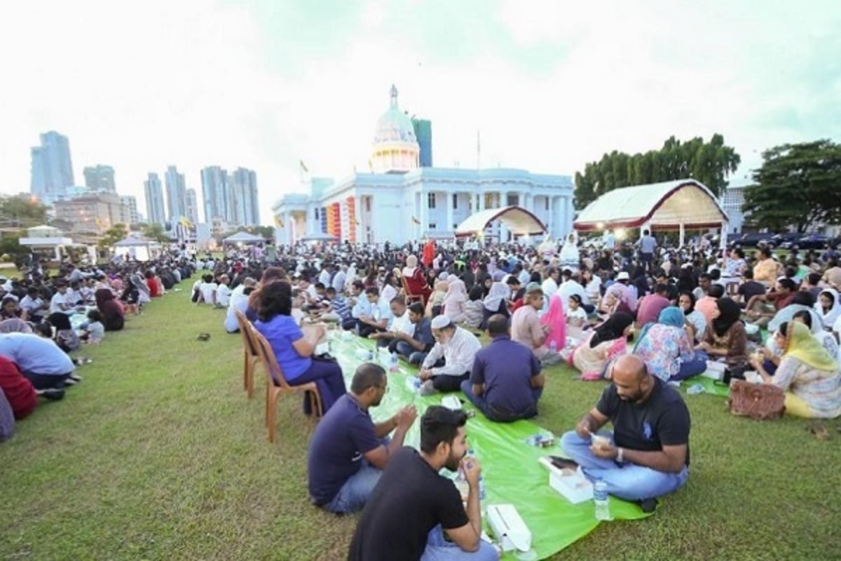 Sri Lanka Muslim strengthen bonds between communities by hosting interfaith iftar