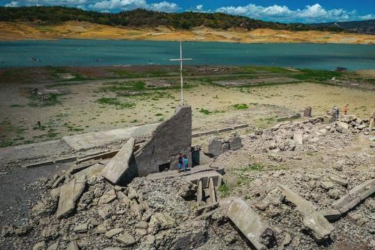 Philippines dam's drought emerges the 300-year-old town