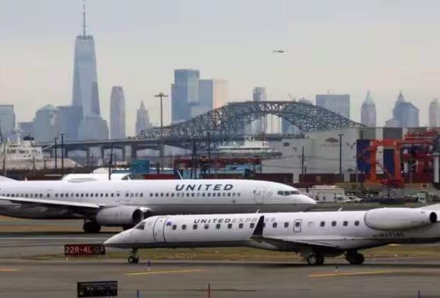 United Airlines blames Boeing for $200m blowout cost