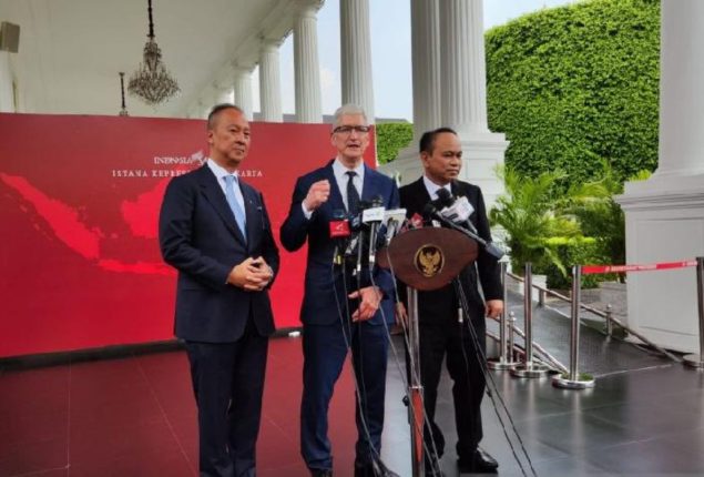 President Widodo calls on Apple CEO to expand manufacturing operations in Indonesia