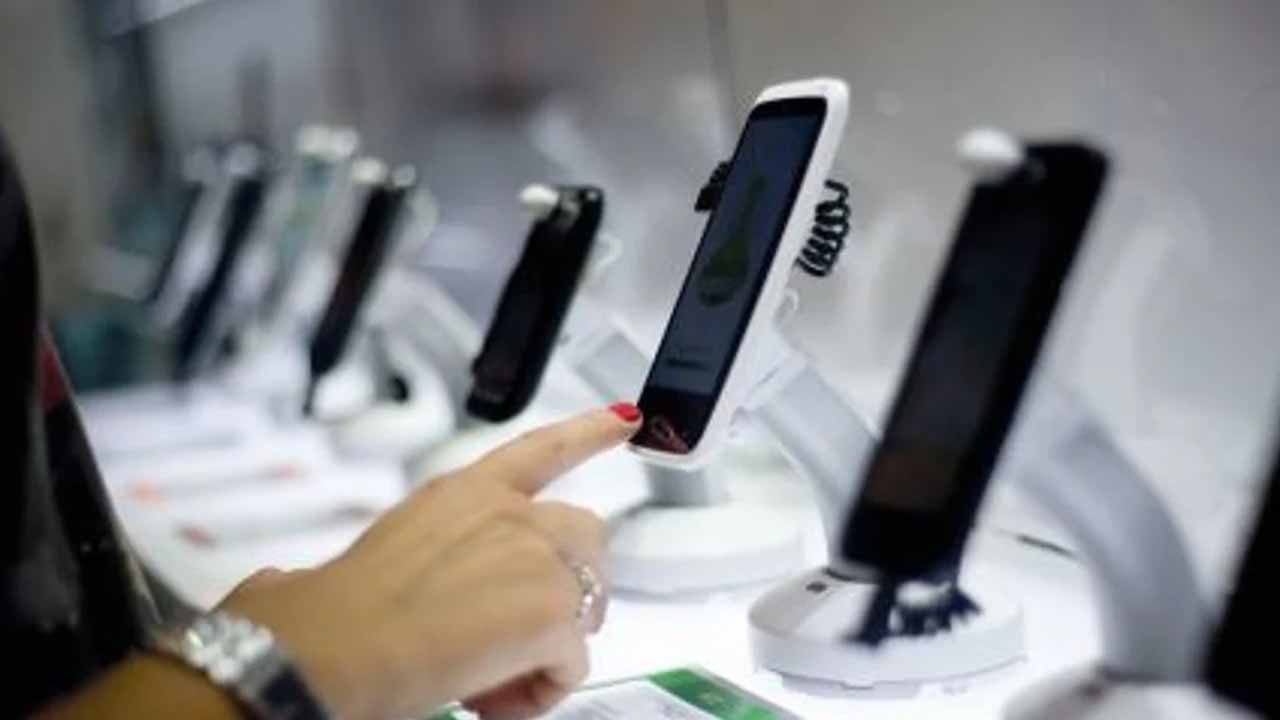 Smartphone Prices Drop in Pakistan Amid Positive Economic Indicators