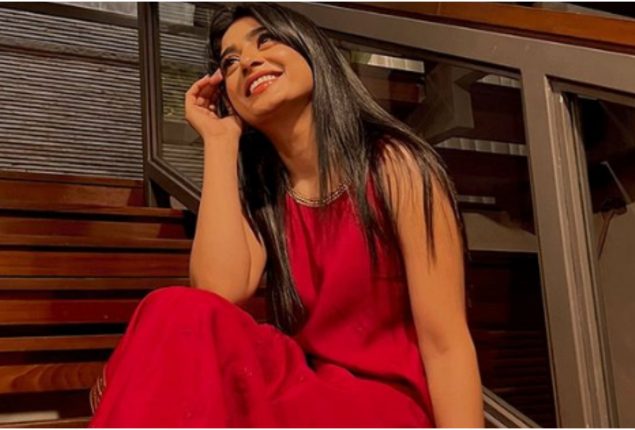 Sehar Khan Dazzles Fans with Red Outfit!