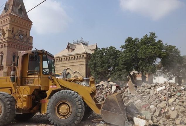 SC orders removal of encroachments from roads, footpaths of country
