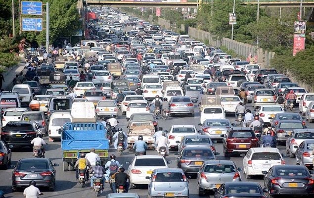 Closure of roads in Karachi causes worst traffic jam