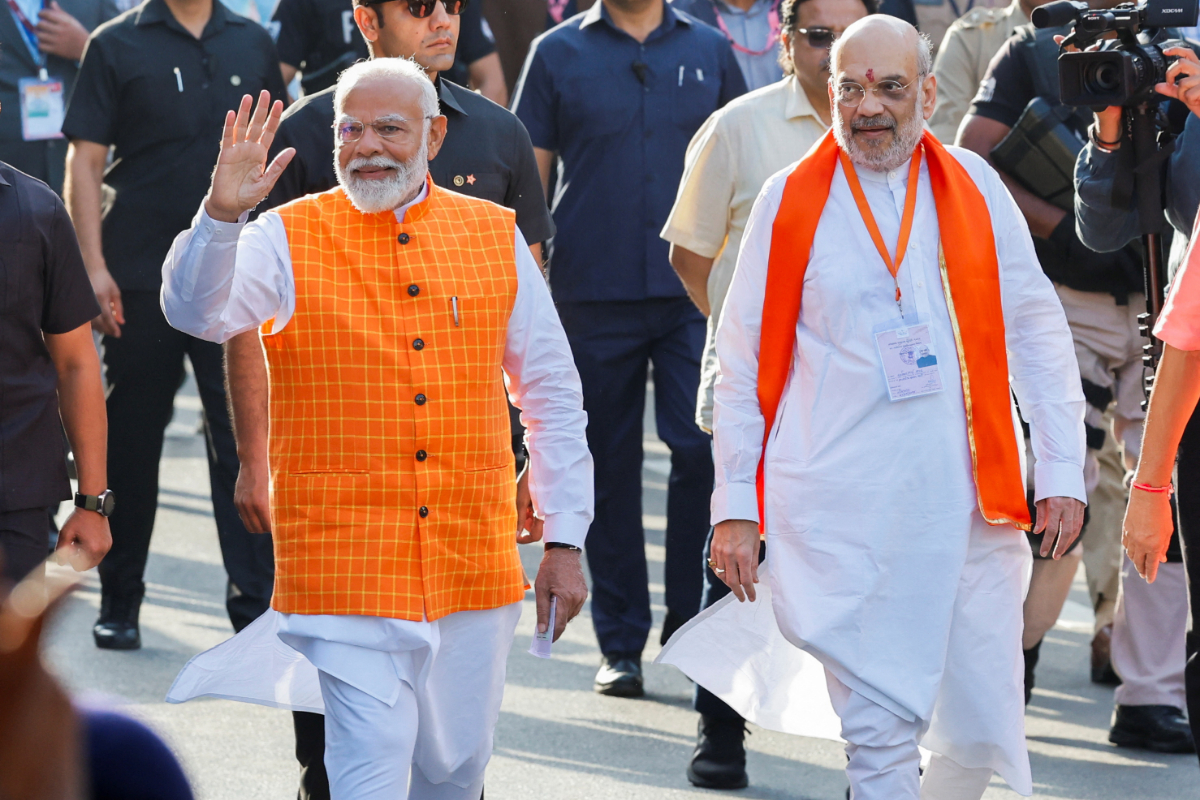 Modi casts its votes as Indian election reaches to its third phase