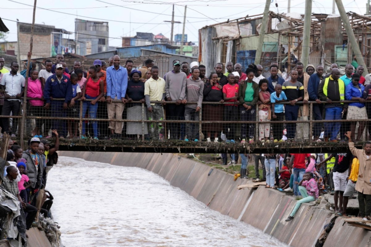 Kenya's government demolishes houses in flood-prone areas, offers $75 in aid