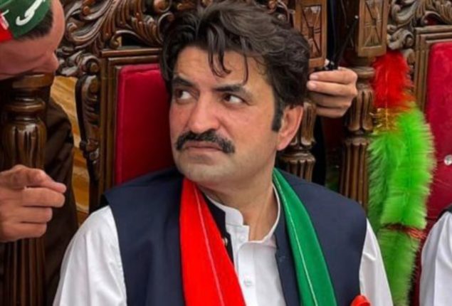 PTI issues show-cause notice to Sher Afzal Marwat 