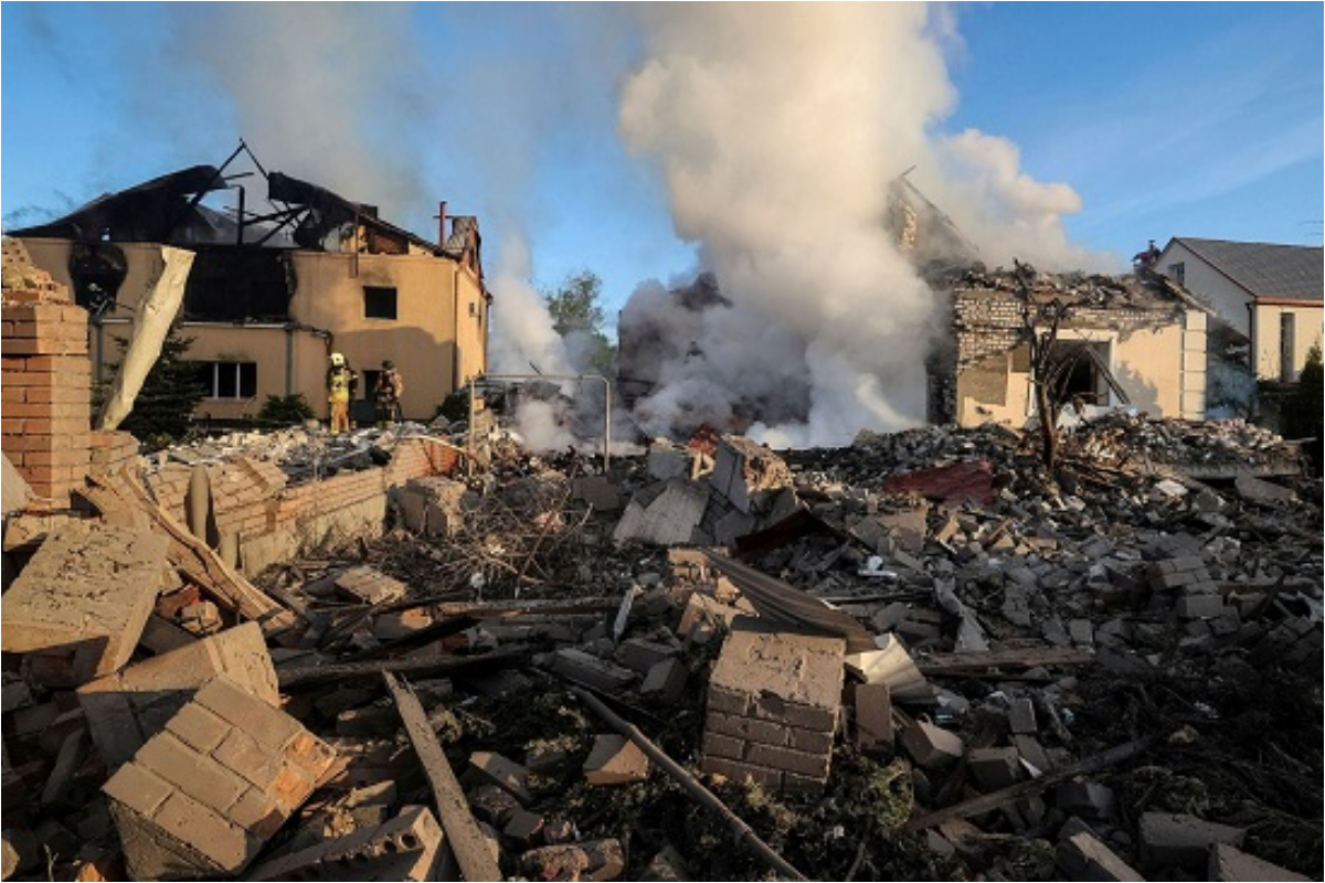 Ukraine: hundreds flee from Kharkiv area after Russia strikes