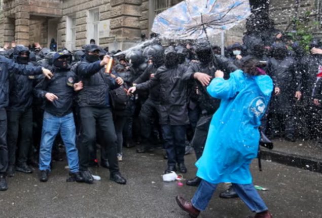 Georgia Protests: Riot police clash with demonstrators over foreign influence bill