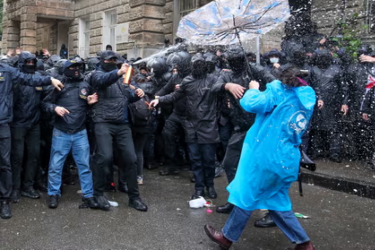 Georgia Protests: Riot police clash with demonstrators over foreign influence bill