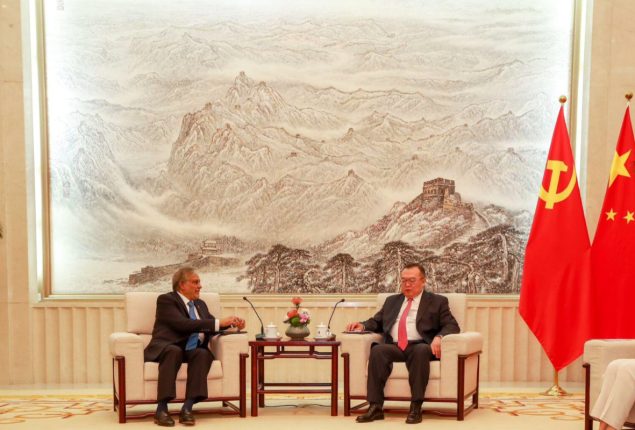 Pakistan, China reiterate resolve to accelerate work on CPEC projects  