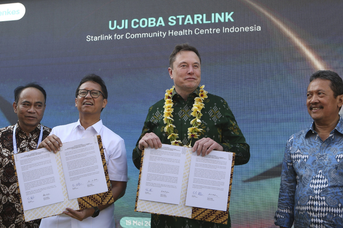 Elon Musk introduces Starlink service in Indonesia