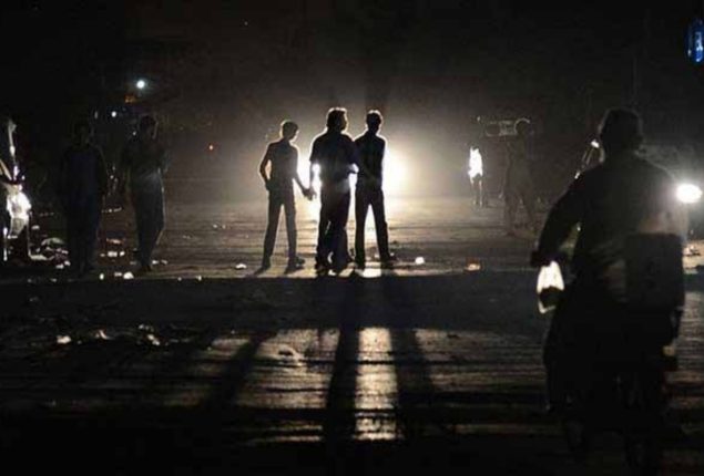 Lahore faces unannounced load shedding after defict surges past 5000 MW