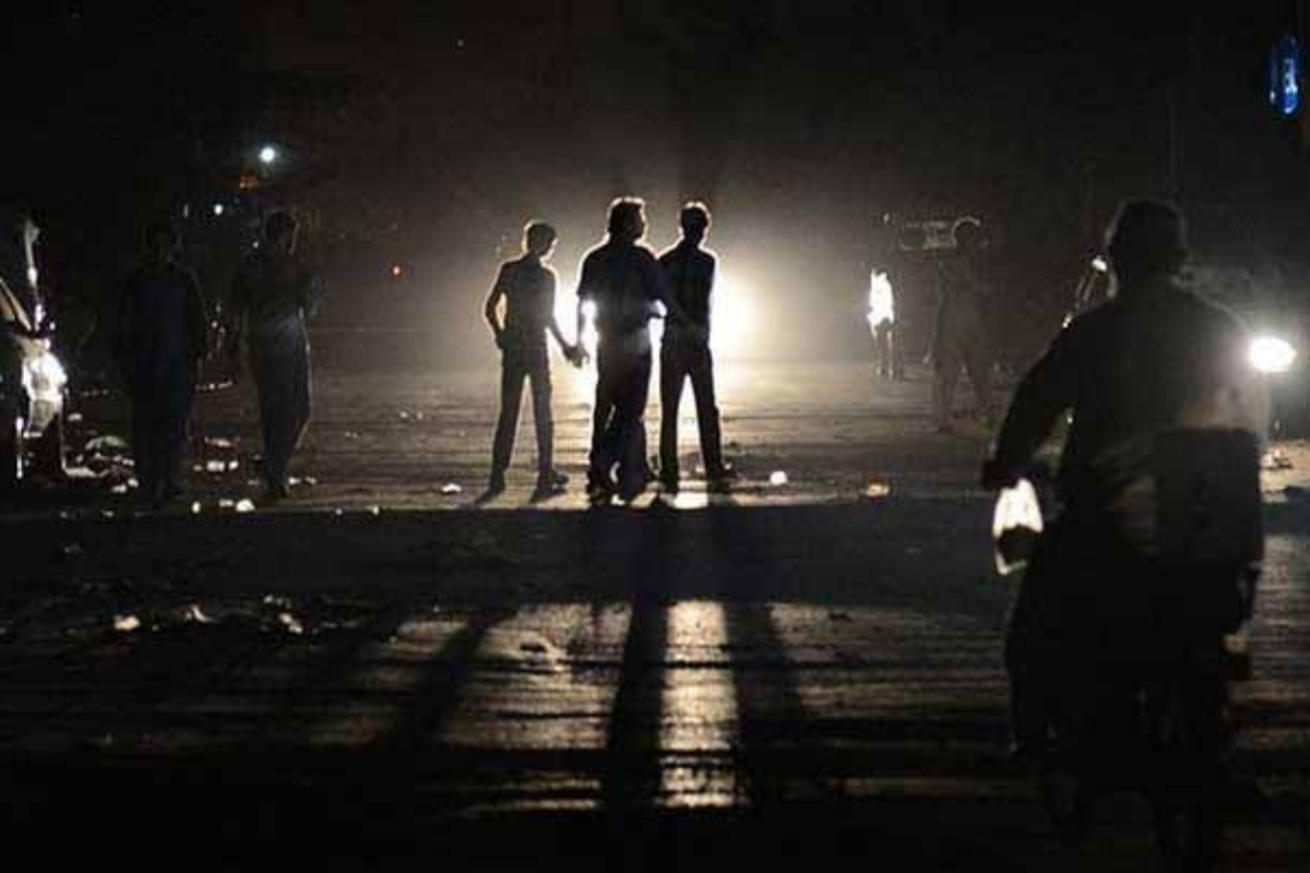 Lahore faces unannounced load shedding after defict surges past 5000 MW