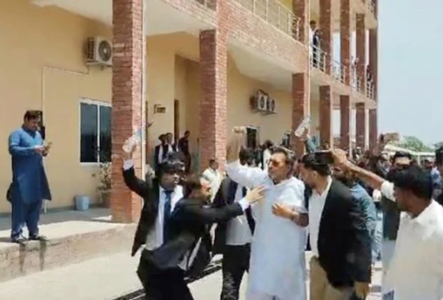 Police register FIR against PTI lawyers over assault on Khawar Maneka