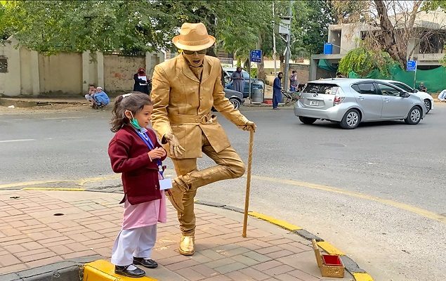 US Journalist Christina Goldbaum endangers lives of street performers in Pakistan