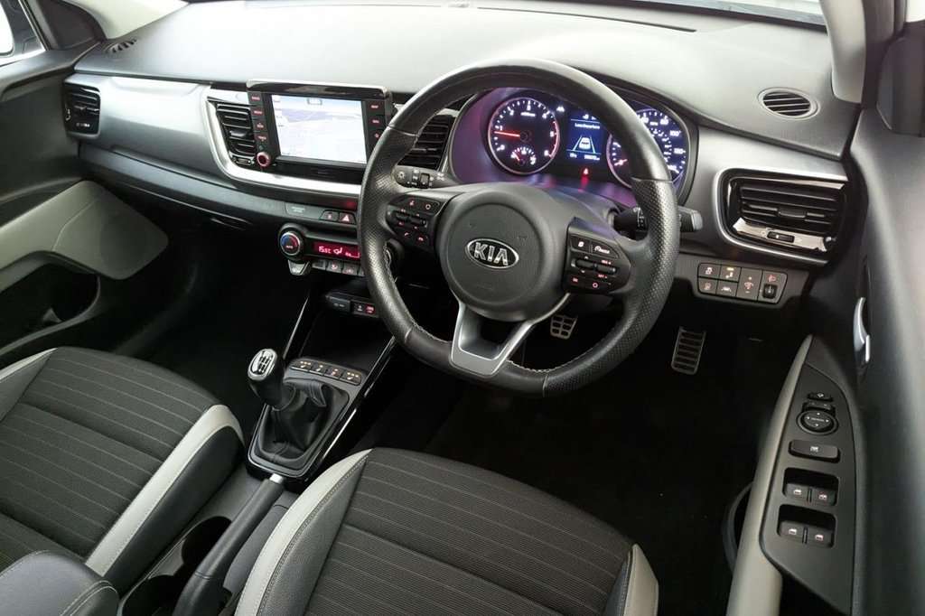 Lucky Motors Slashes KIA Stonic Price By Rs 15 Lakh, Offering Unique Deals!