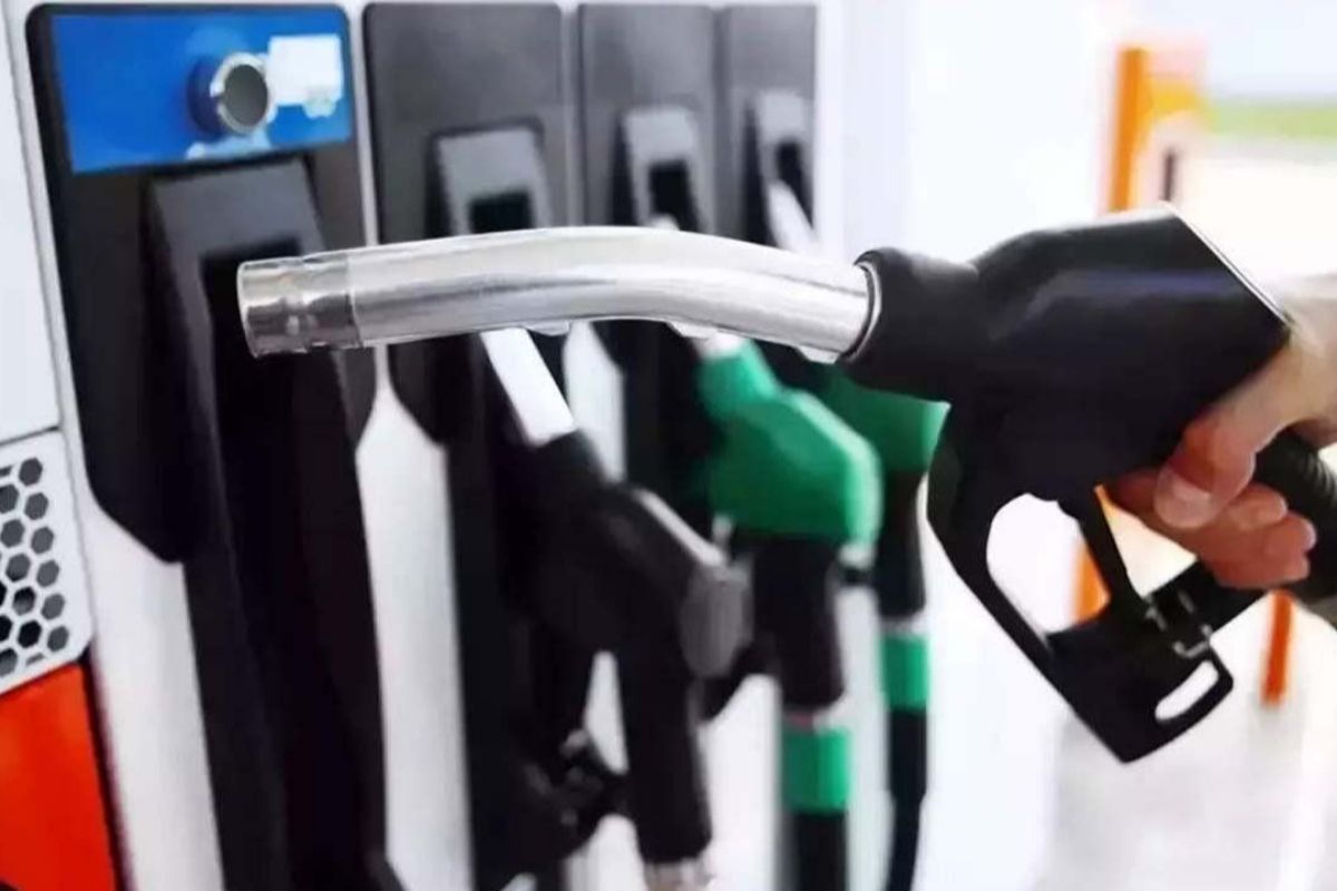 Govt reduces petrol price by Rs1.86 per litre in Pakistan