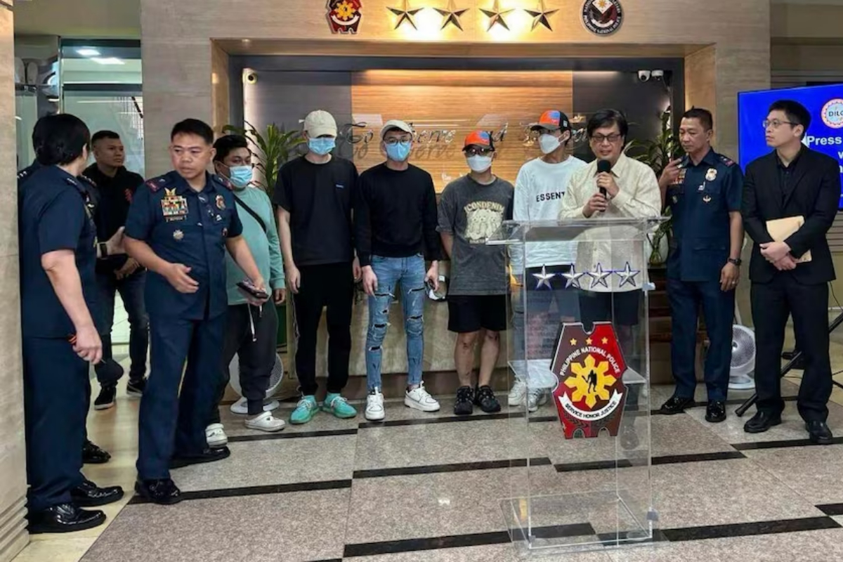 Philippine Police arrested for kidnapping tourists and demanding ransom