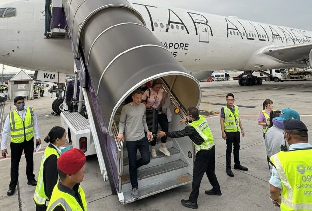 Singapore airlines provides compensation to turbulence victims
