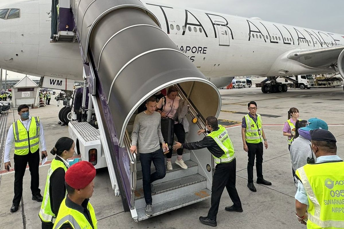 Singapore airlines provides compensation to turbulence victims