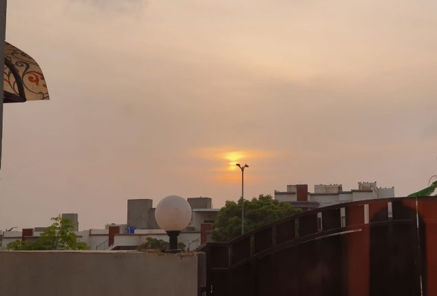 Karachi weather: Windy with scattered clouds hot temperatures