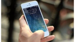 How much tax would be charged on a Rs100 mobile recharge?