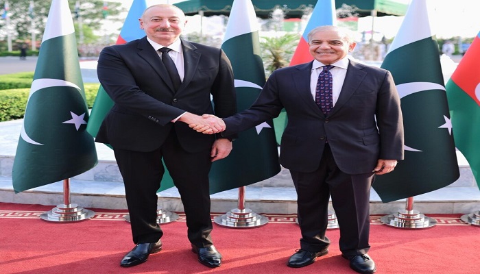 Azerbaijan President Aliyev presented guard of honour at PM House